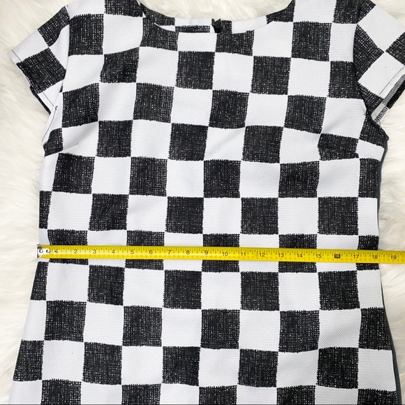 The Queen by Da checkered dress Medium - Picture 7 of 9